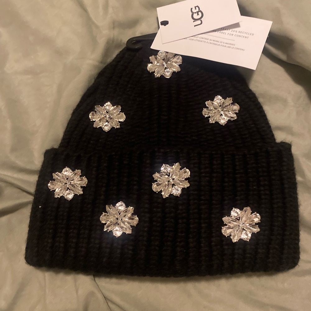 UGG EMBELLISHED KNIT CUFF BEANIE Nwts - Picture 5 of 12